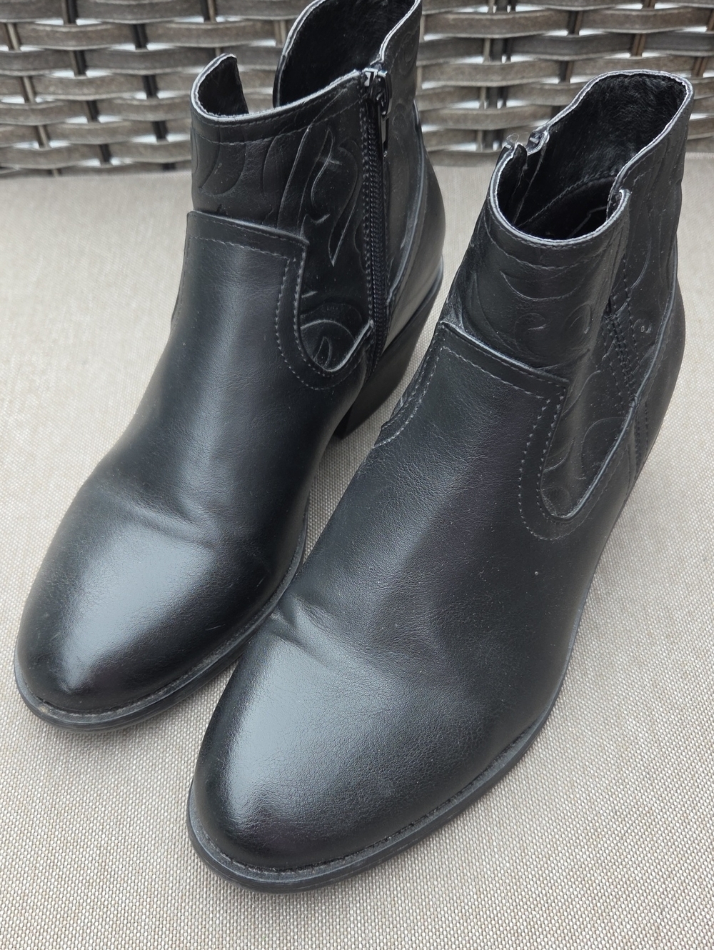 Women's Black Leather Ankle Boots - Classic Zip Side Style Sz 8M GUC